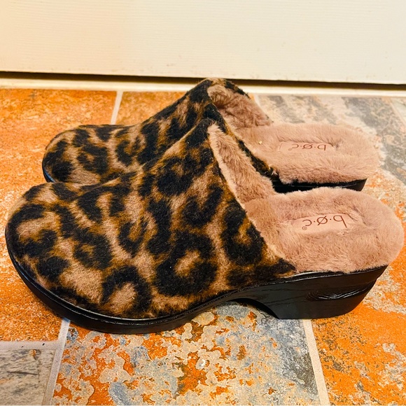 💋NWOB! Incredible BOC Fur & Leopard Print, Fur Lined Clogs! - Picture 1 of 12